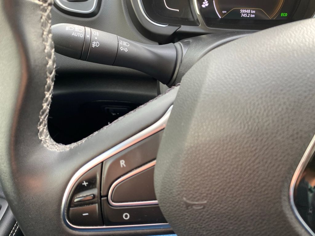 Fahrzeugabbildung Renault Grand Scenic Benzin 140 GPF LIMITED *SHZ*Keyless