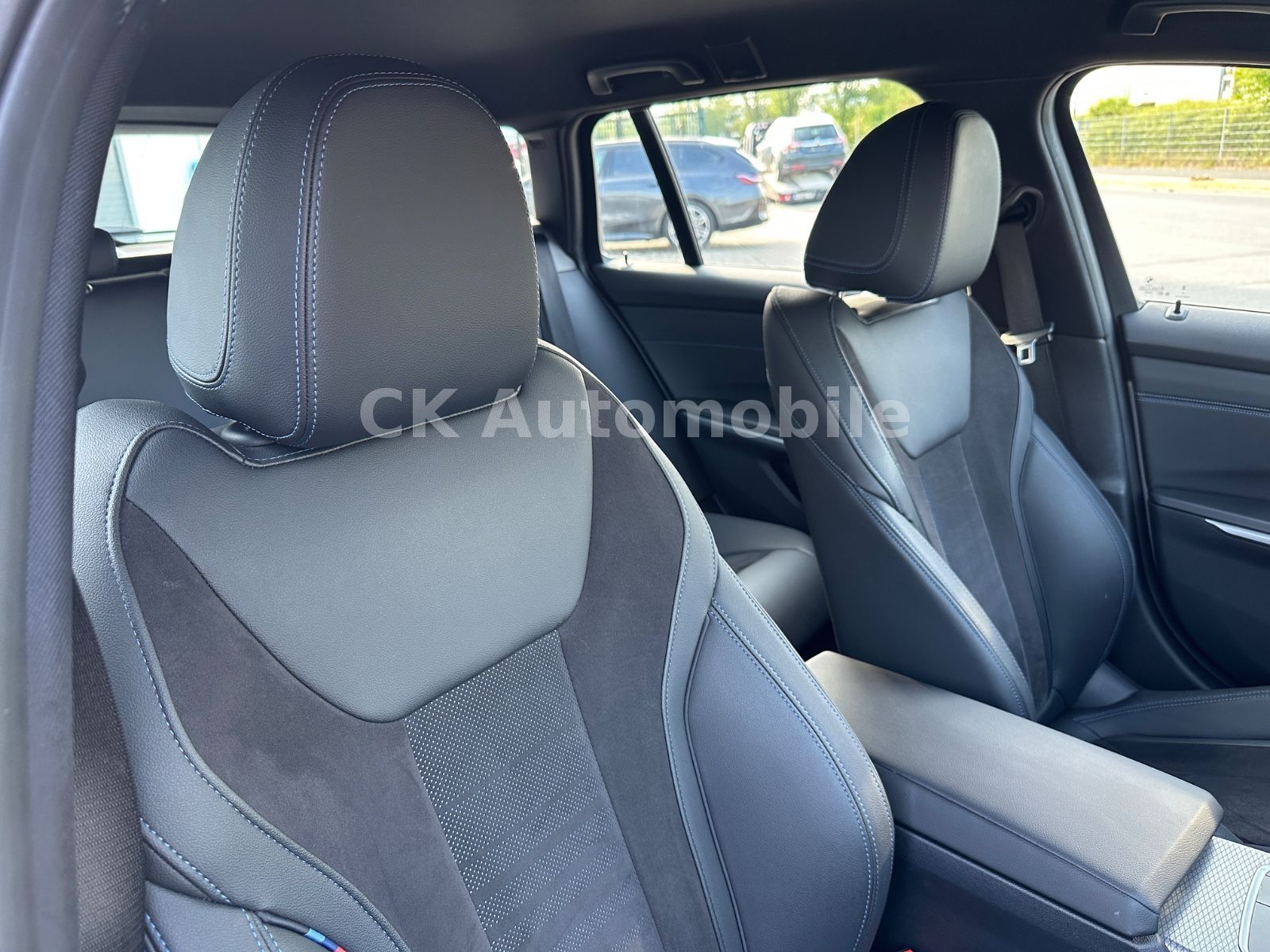 Fahrzeugabbildung BMW 330d xDrive Touring M-Sport/Navi/Head-Up/LED/Kam