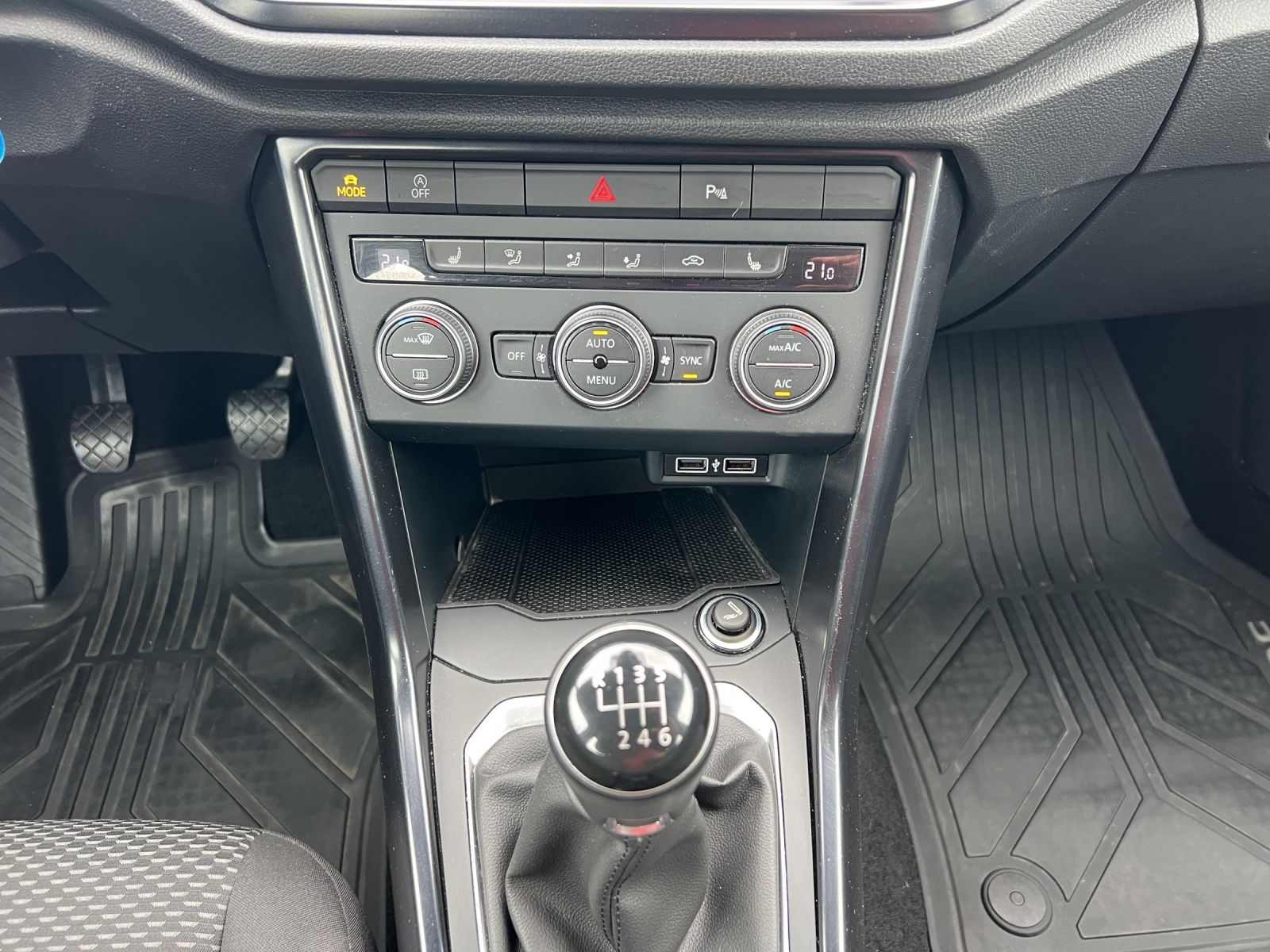 Fahrzeugabbildung Volkswagen T-Roc TDI Basis Navi SHZ SHZ Klima