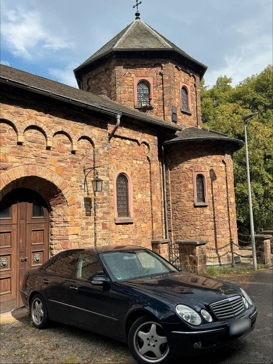 Mercedes-Benz E 240
