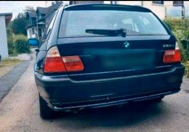 BMW 320 2004 — вигляд ззаду
