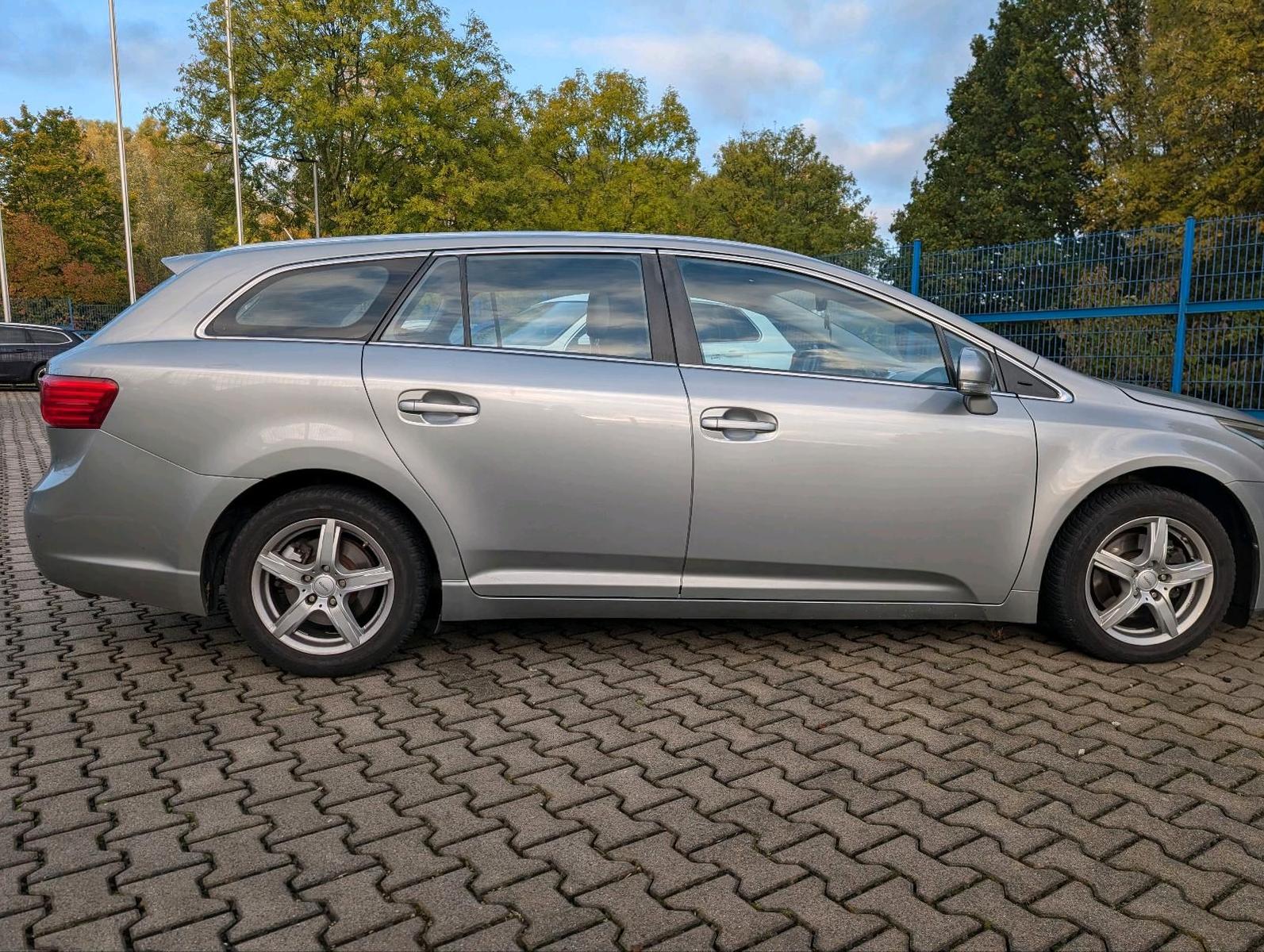 Toyota Avensis 2011 — photo 5