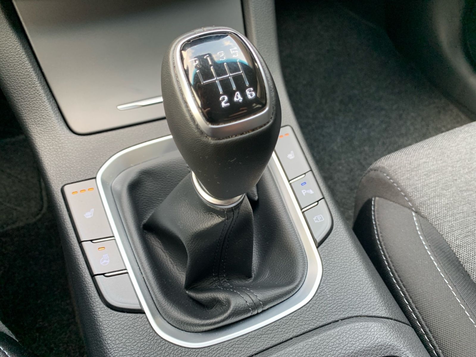 Fahrzeugabbildung Hyundai i30 1.0 T-GDI Connect & Go Navi LED