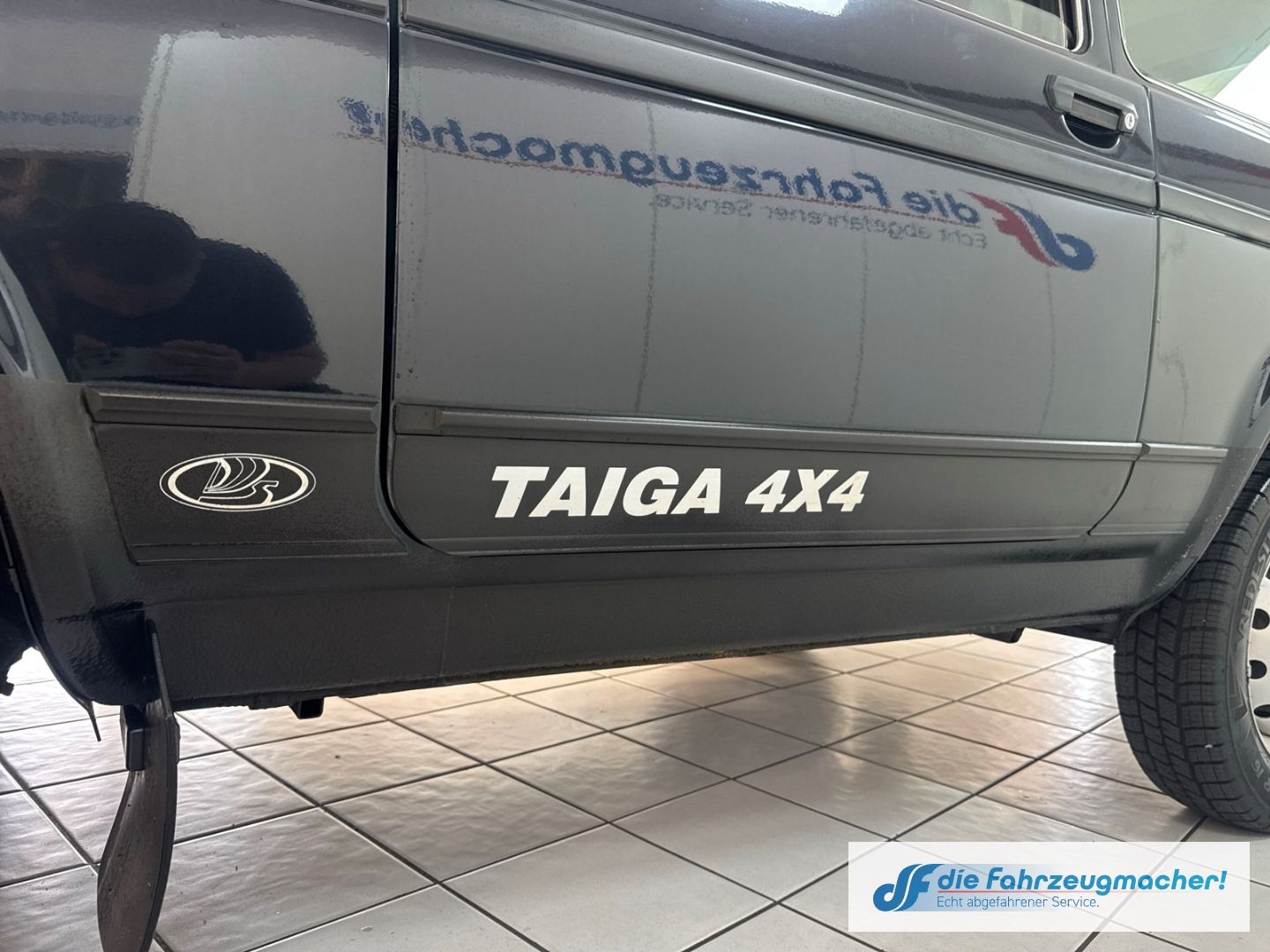 Fahrzeugabbildung Lada Taiga 4x4 GA Privacyverglasung teilb.Rücksb eFH
