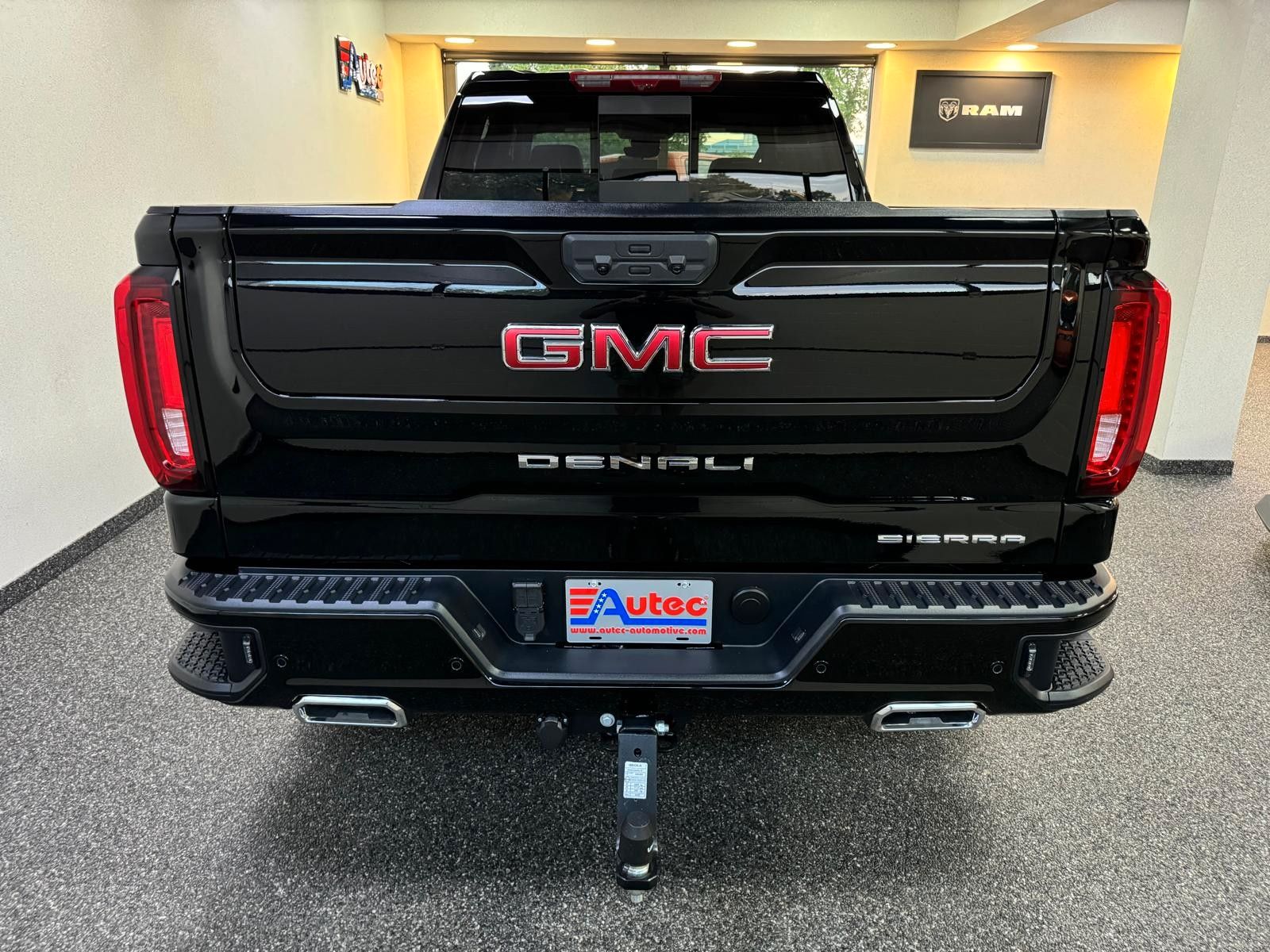 Fahrzeugabbildung GMC SIERRA DENALI 2026 - 4x4-LONG BOX 6.4"
