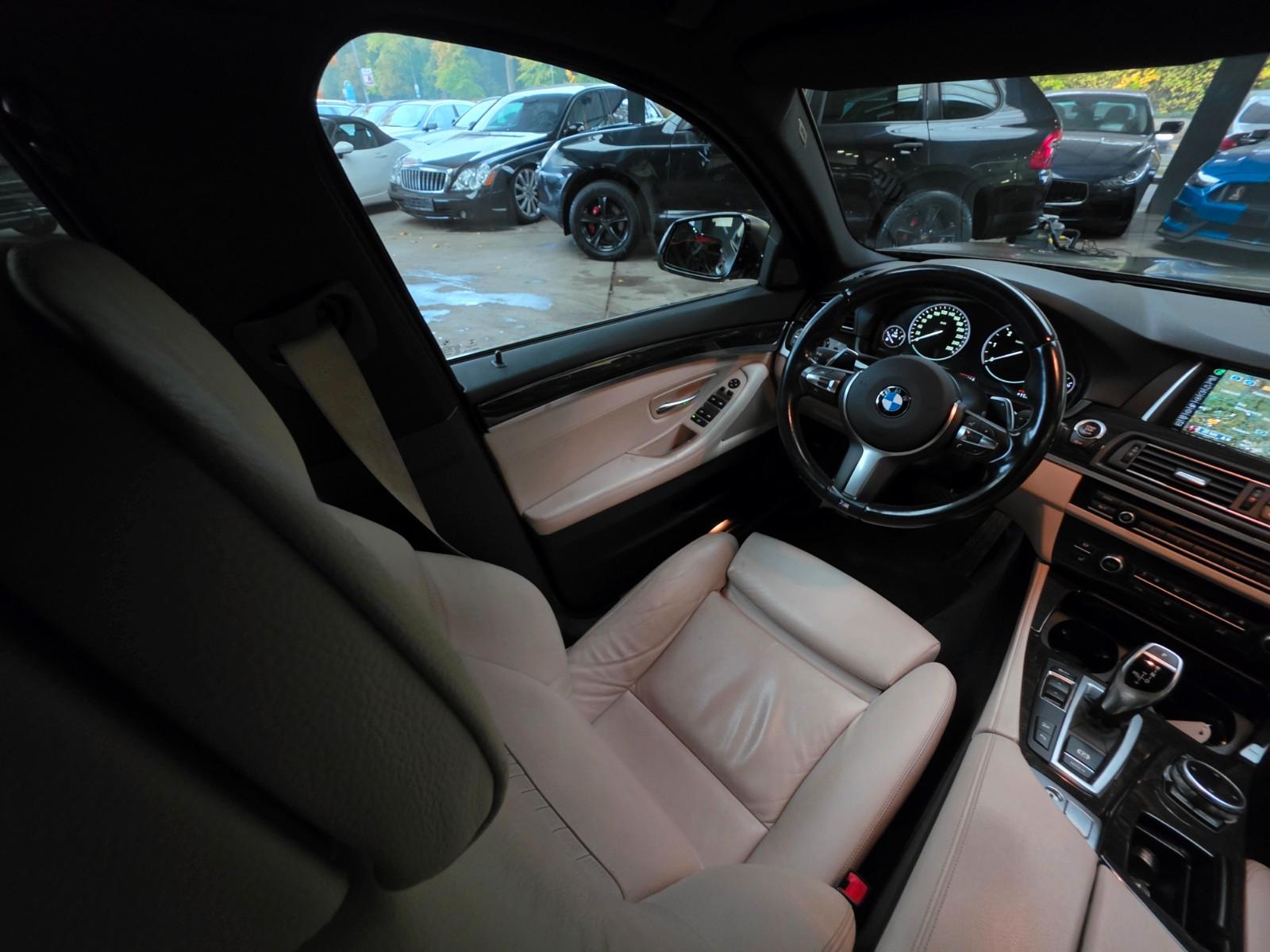 BMW 530d xDrive Touring M-Sportpaket FROZEN/Pano/AHK