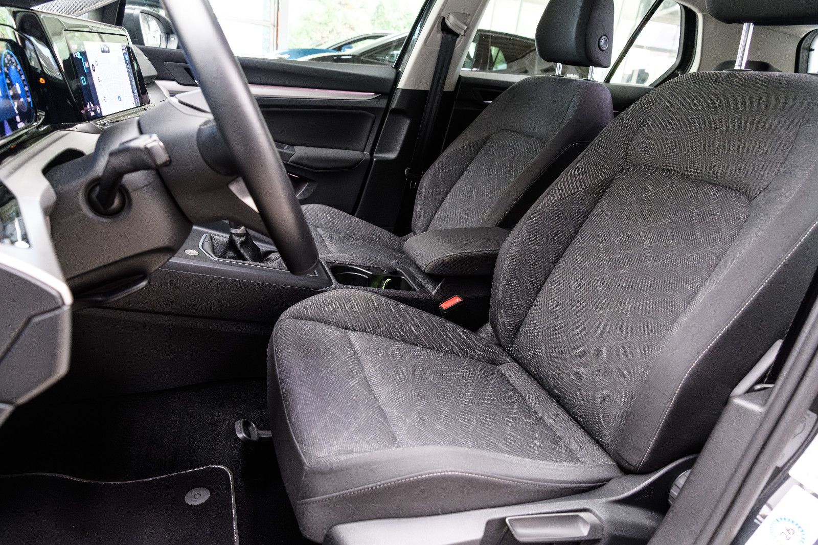 Fahrzeugabbildung Volkswagen Golf VIII Life +Navi +SHZ +ALU +LED +PDC