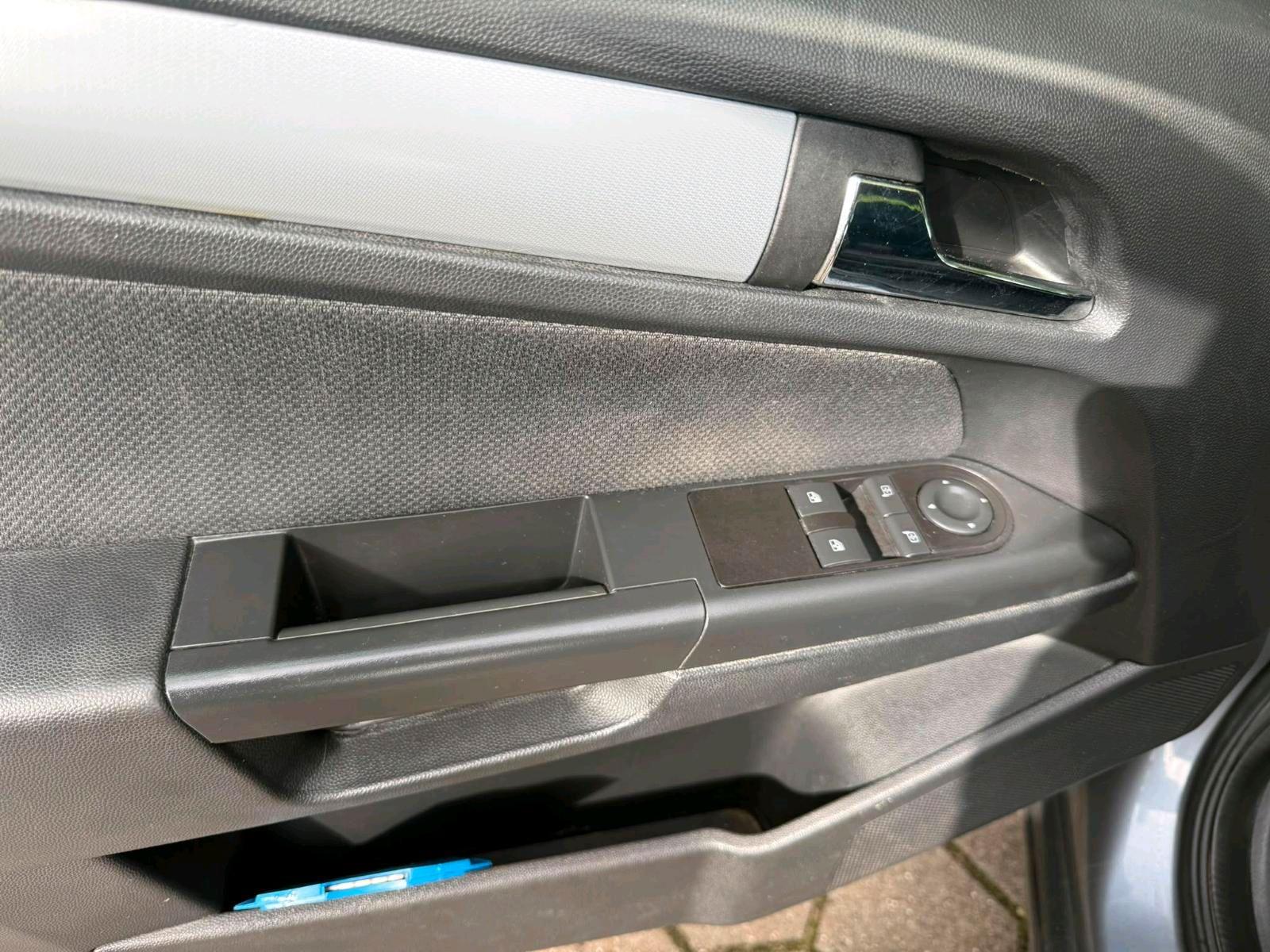 Opel Astra 2005 — photo 15