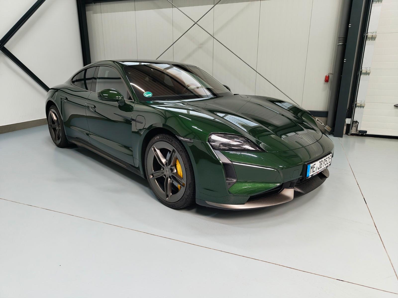 Porsche Taycan Turbo S Pano ActiveRide HUD UPE 247.250€