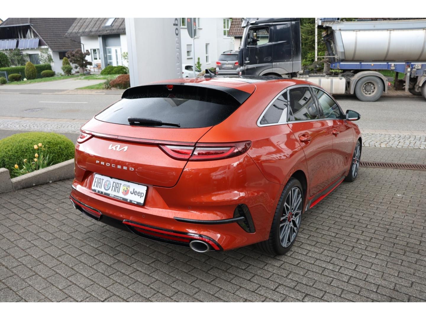 Kia ProCeed GT 1.6 T-GDI DCT NAVI PANO KAMERA LEDER 