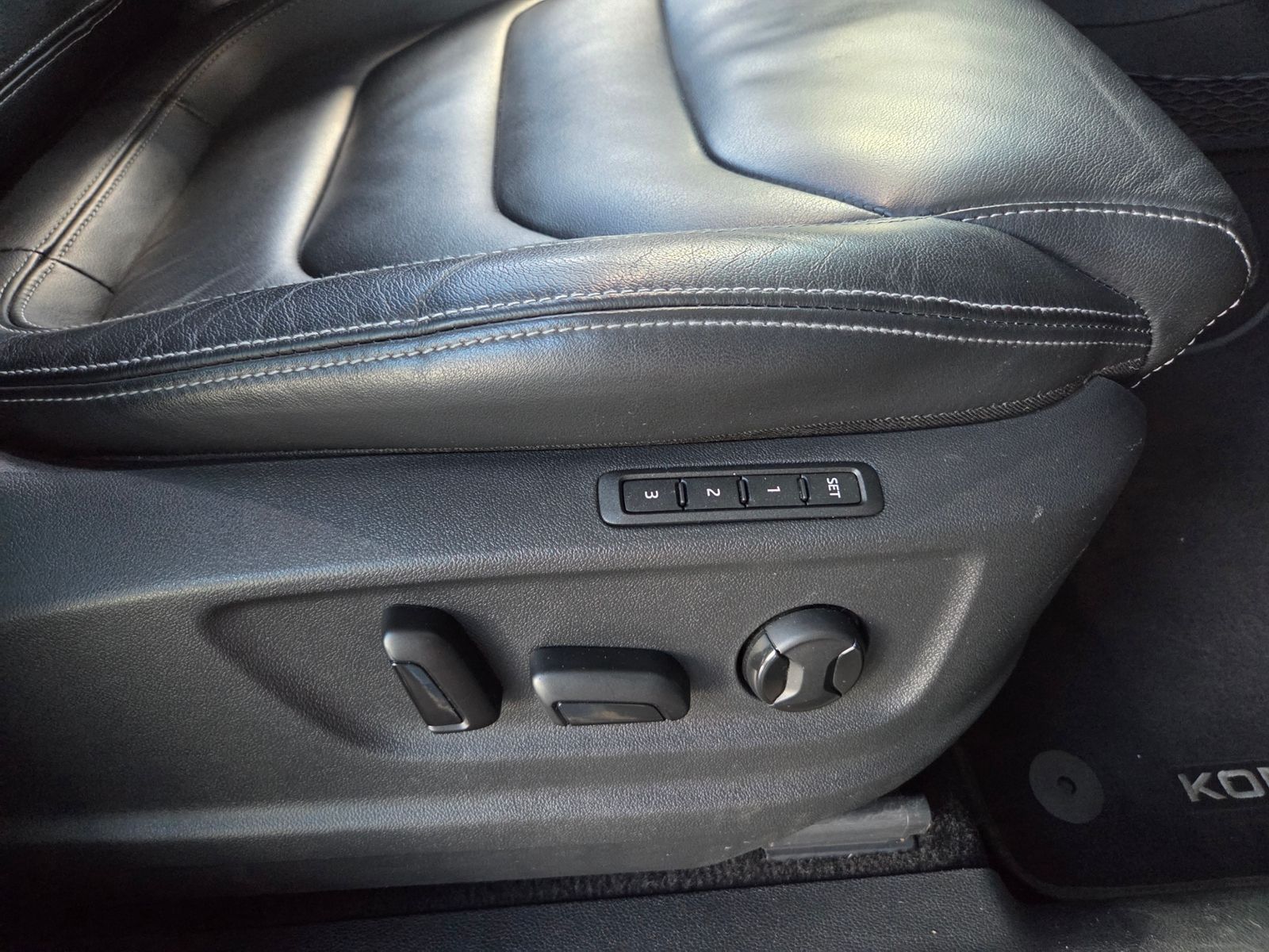 Fahrzeugabbildung SKODA Kodiaq Style 4x4 PANO MEMORY 360° STNDHZ