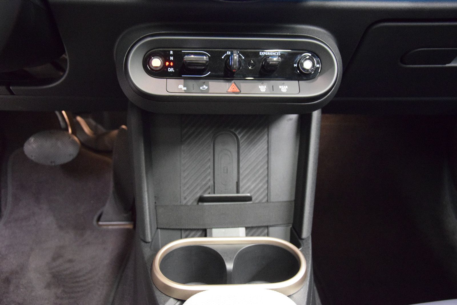 Fahrzeugabbildung MINI Cooper S Favoured Trim M Pano HuD Leder 18 Zoll