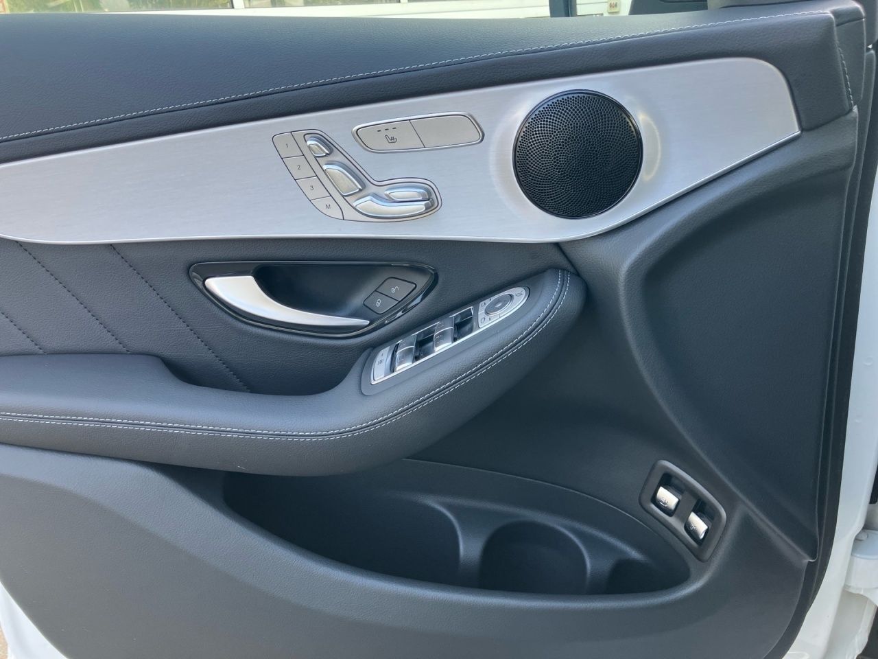 Fahrzeugabbildung Mercedes-Benz GLC 300 e 4M AMG+PANO+NIGHT+MEMORY+STNDHZ+AMBIE+