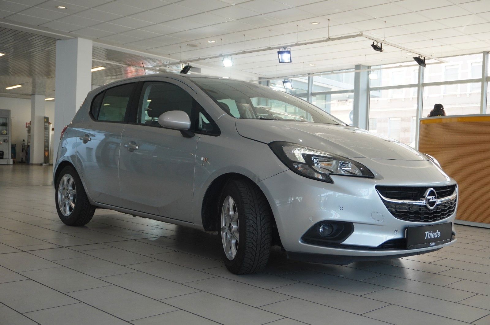 Fahrzeugabbildung Opel Corsa E Active 1.4  NAVI/PDC/SHZ/LHZ/ALU/TEMPO
