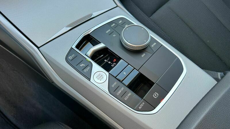 BMW 318i Touring LCPROF LED NAVI SHZ APPLECARPLAY foto 19