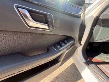 Mercedes E 200 - 12