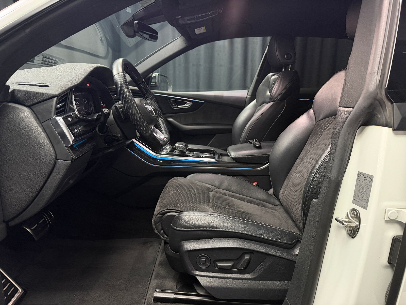 Fahrzeugabbildung Audi Q8 50 TDI quattro |MATRIX|AHK|LUFT