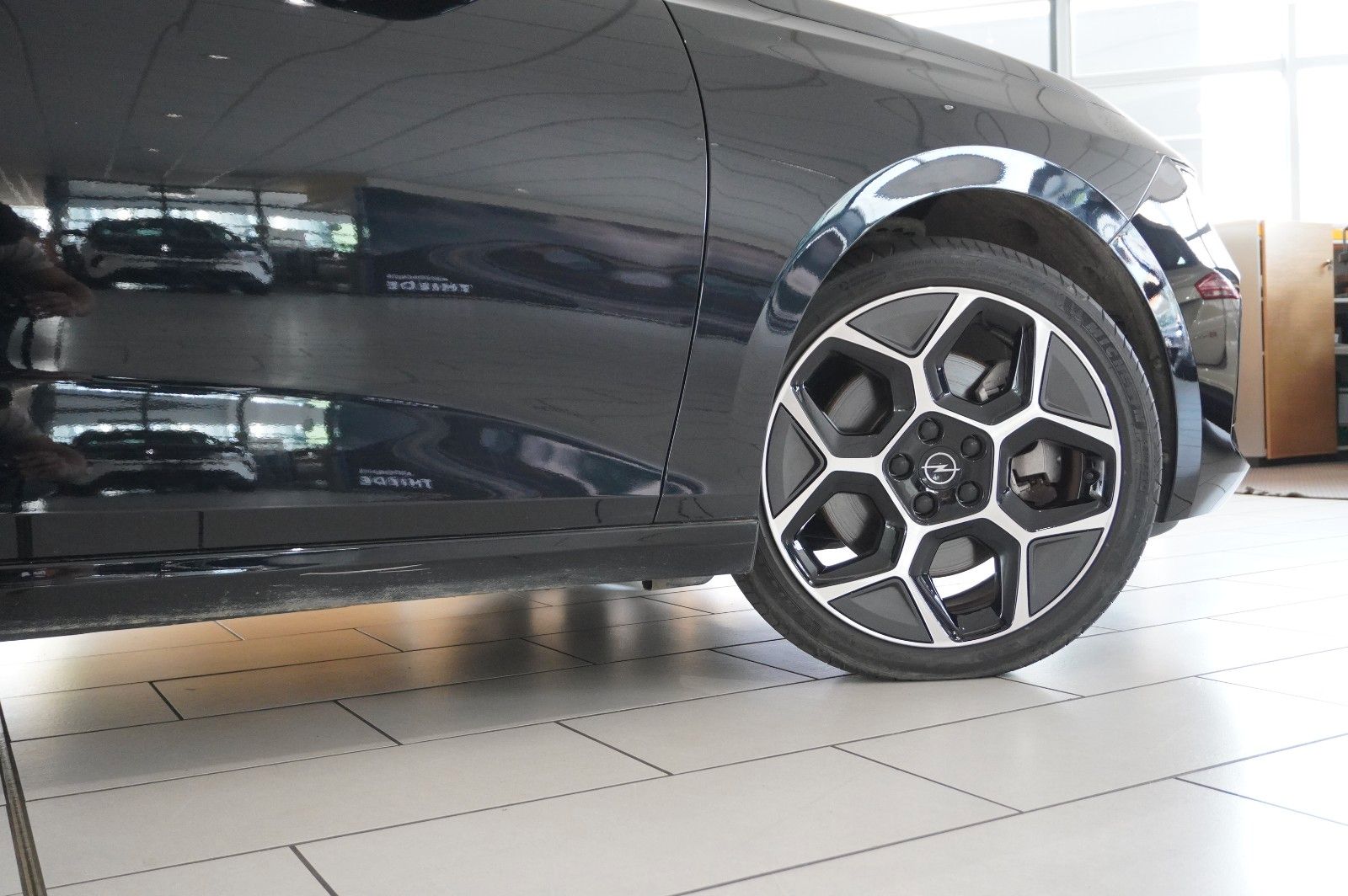 Fahrzeugabbildung Opel Astra L Lim. 1.6 HYBRID GS SPORT NAVI/360°/SPORT
