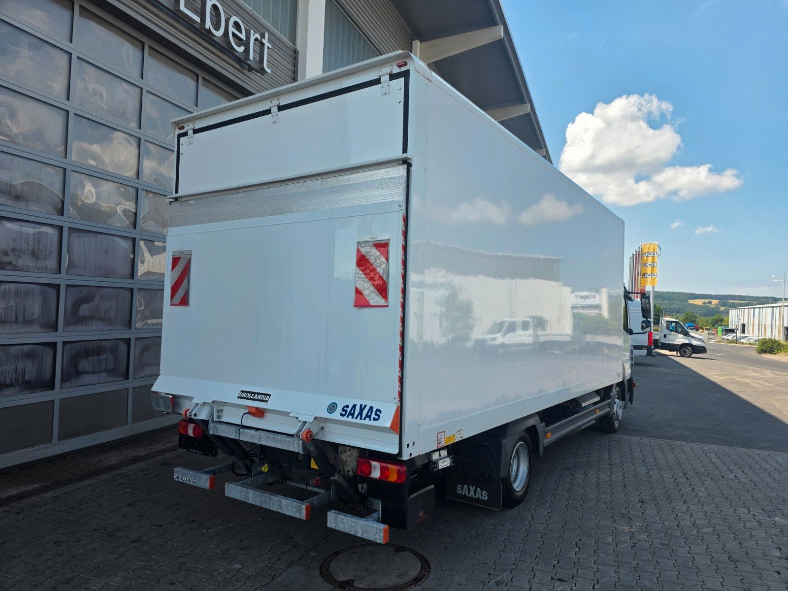 Fahrzeugabbildung Mercedes-Benz Atego 818 L Koffer+LBW Klima 3 Sitze