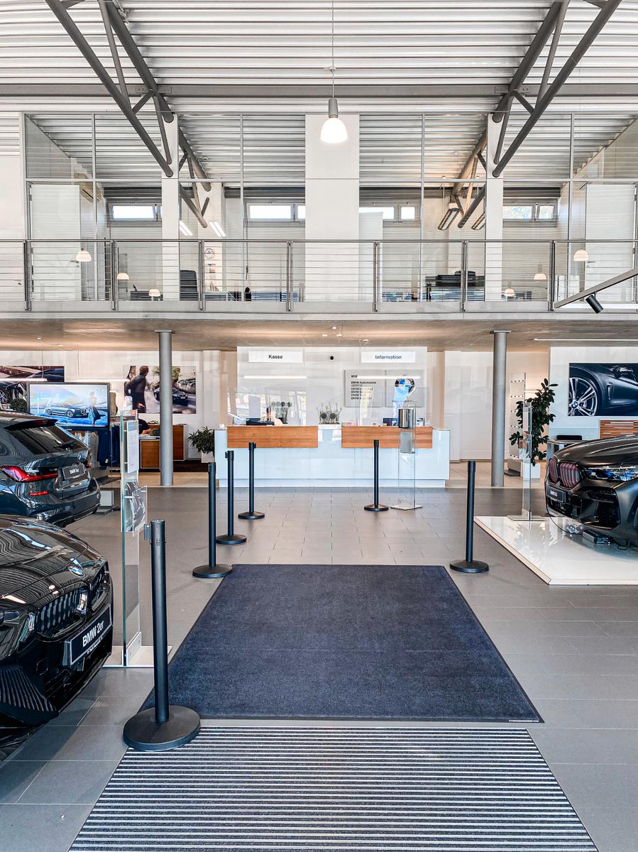 showroom-image-top