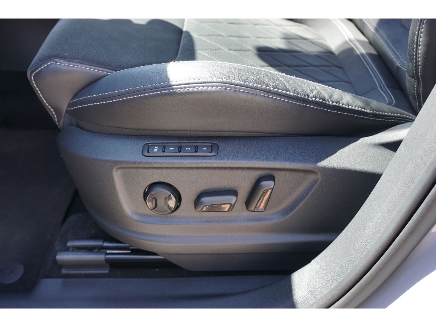 Skoda Kodiaq 2.0 TDI Sportline 4x4 DSG AHK Navi LED AC foto 17
