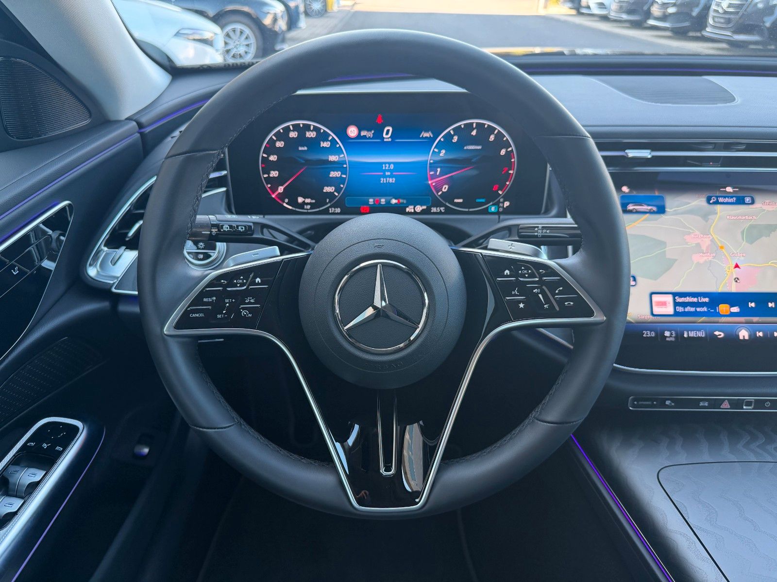 Fahrzeugabbildung Mercedes-Benz E 200 T AVANTGARDE+DISTR+MBUX+AHK+KEYL+LED+TOTW+