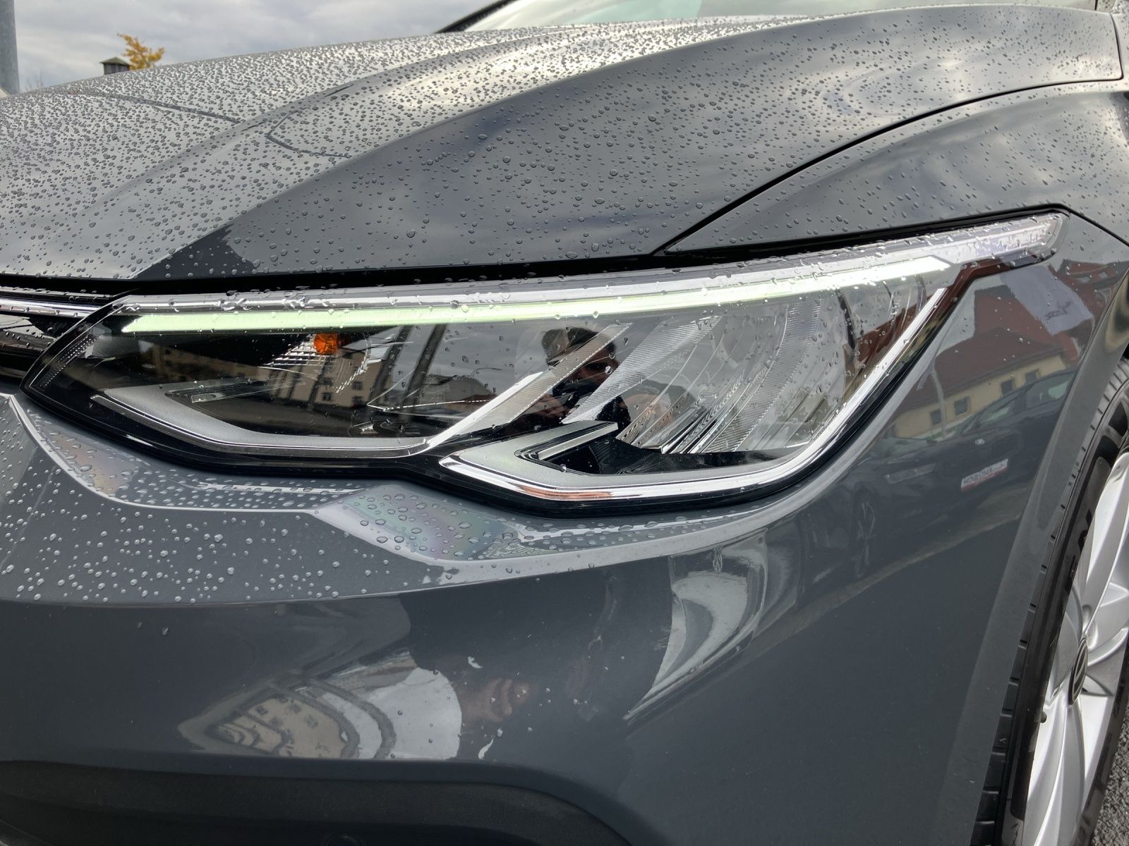 Fahrzeugabbildung Volkswagen Golf VIII Variant TDI Life DSG LED Navi AID ACC