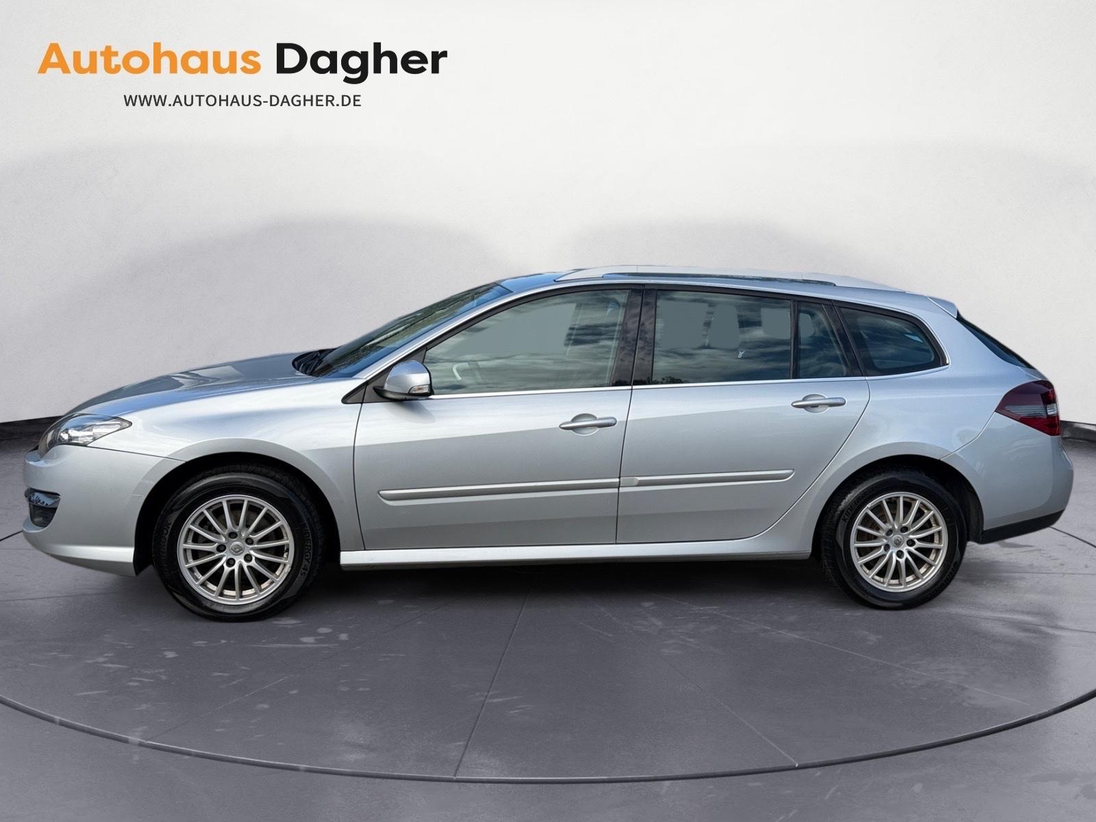 Renault Laguna 2011 — вигляд ззаду