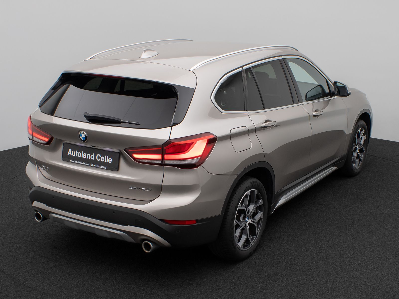 Fahrzeugabbildung BMW X1 sD20i xLine Kamera HUD DAB HiFi AHK Sport 18"