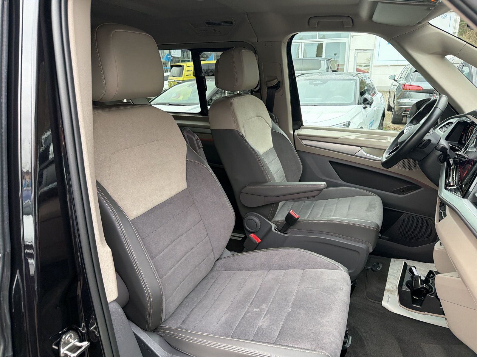 Multivan Life la. TDi Navi AZV IQ light v a v