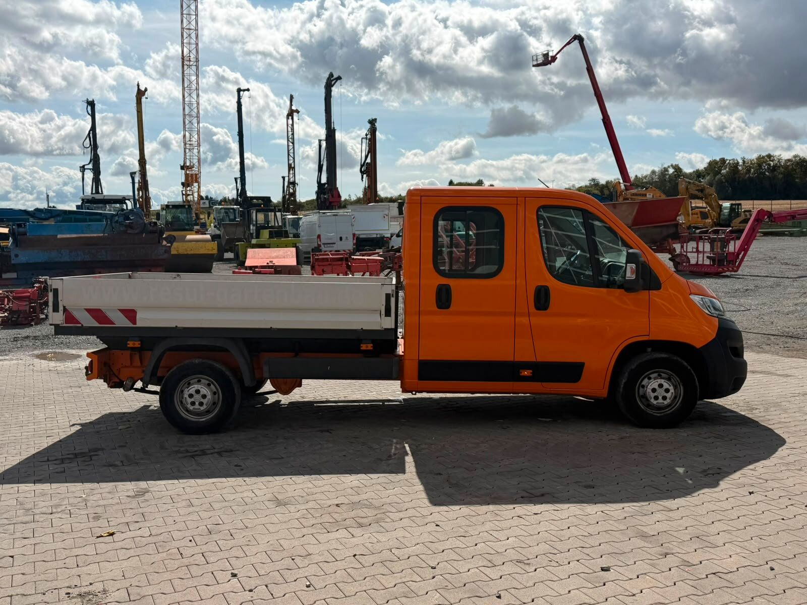Fahrzeugabbildung Citroën Pritsche DoKa / 7 Sitze / 2021