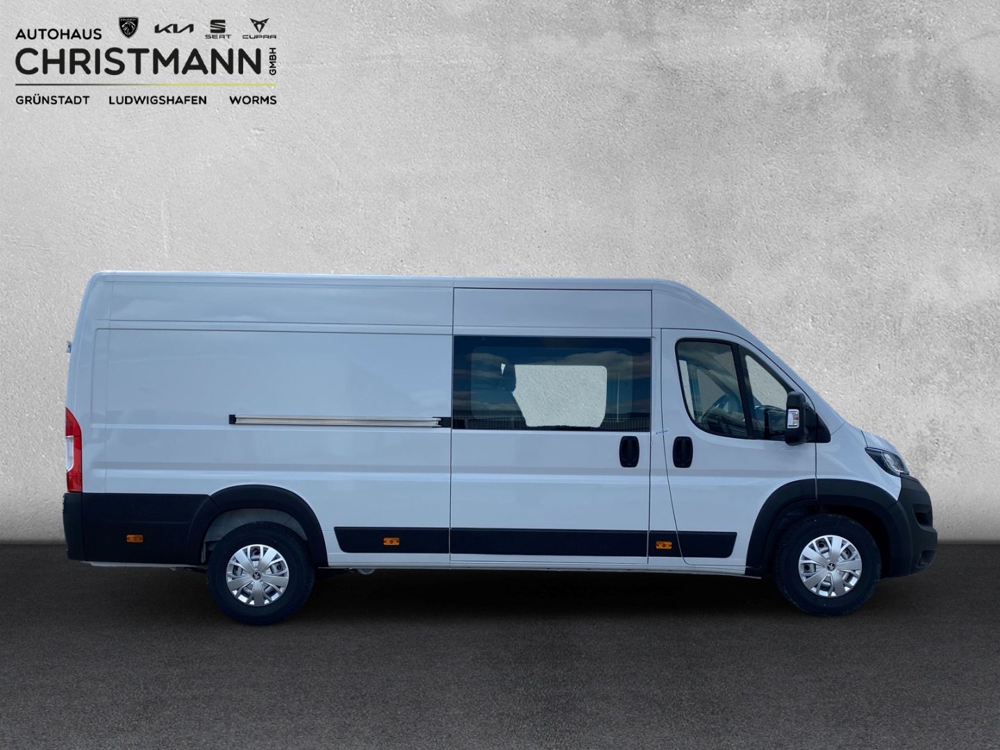 Fahrzeugabbildung Peugeot Boxer Kasten Hochraum 435 L4H2TwinCab BlueHDi 16