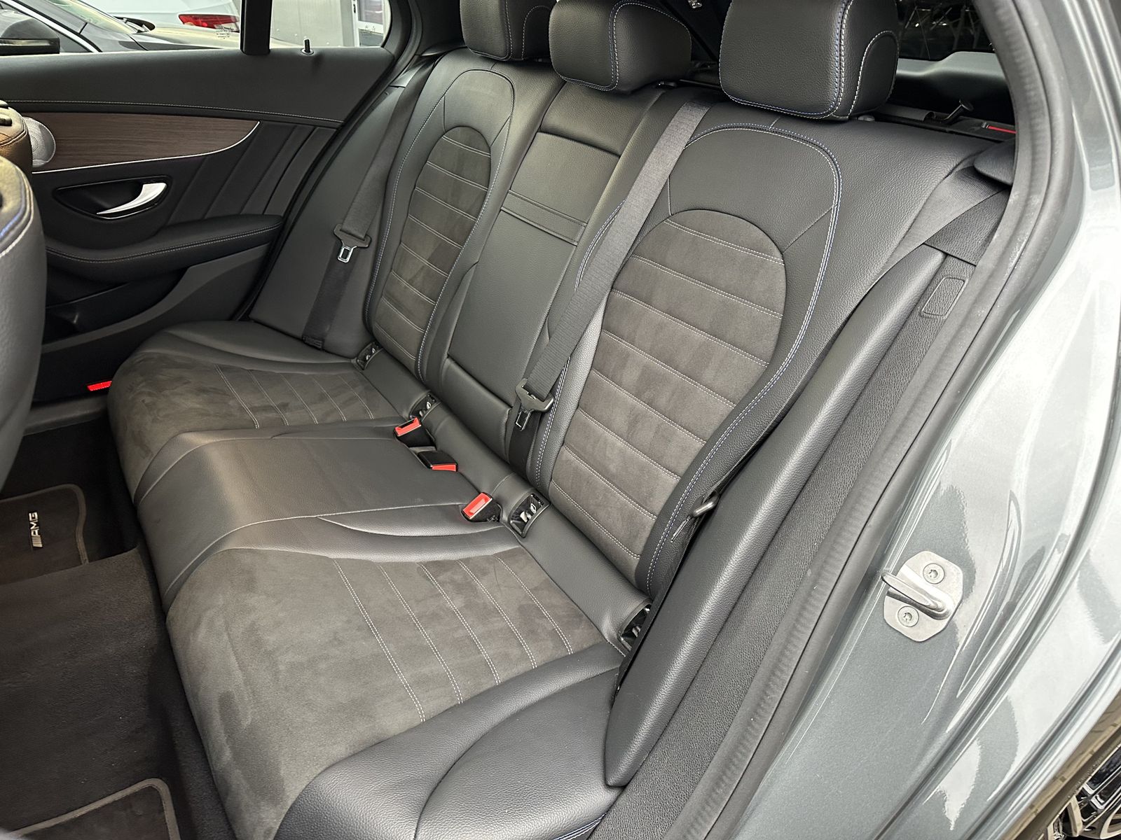 Fahrzeugabbildung Mercedes-Benz C 300de T AMG-Line NAV+LED+KAMERA+ACC+CARPLAY+PP