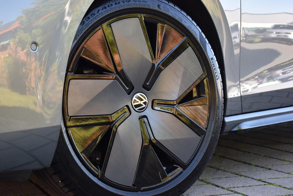 Volkswagen Passat Variant TDI 2.0 4M/DSG *R-Line*Matrix*AHK