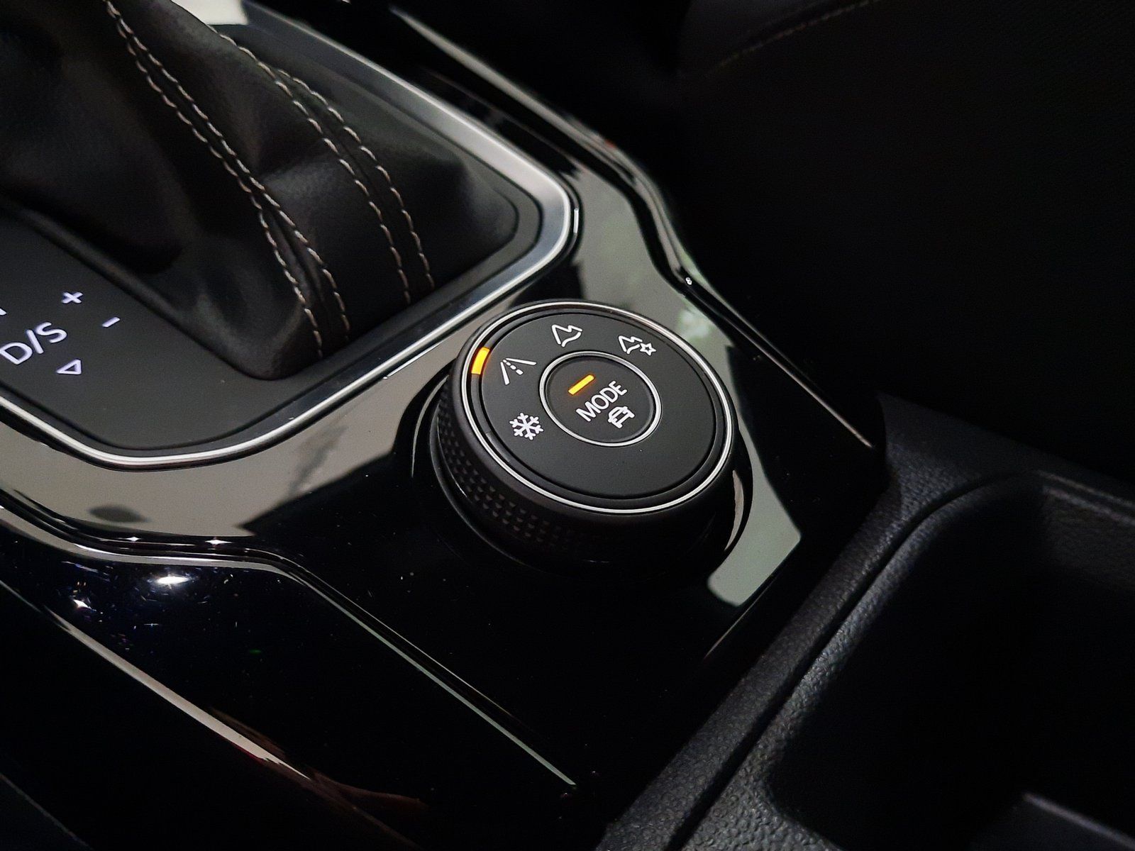 Fahrzeugabbildung Volkswagen T-Roc R 4Motion DSG *AHK*Cam*Navi*App-Con*Assist