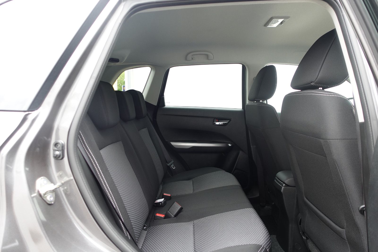 Fahrzeugabbildung Suzuki Vitara 1.4Hybrid Comfort AHK,Navi,SHZ,PD,Kamera