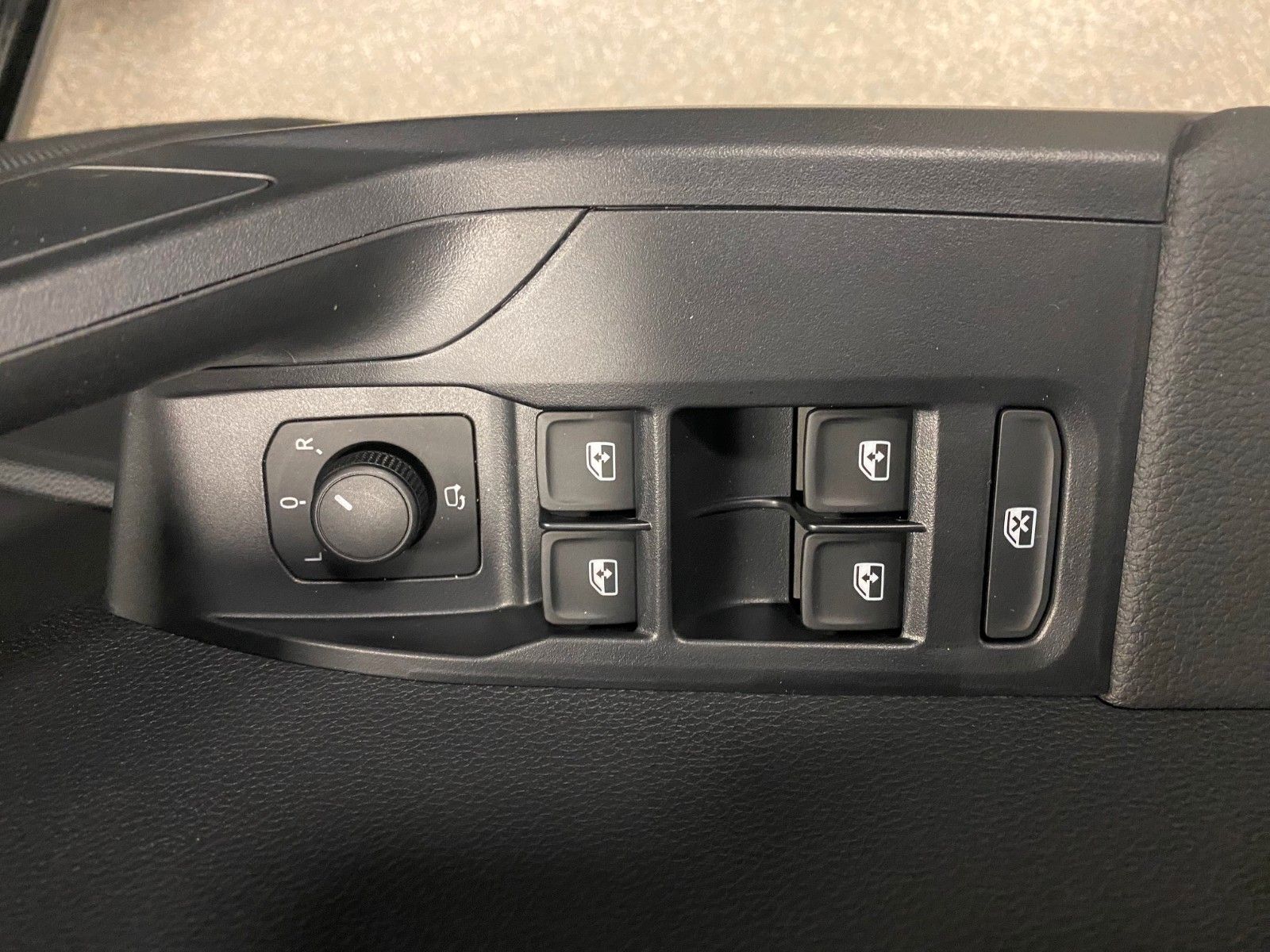 Fahrzeugabbildung SEAT Ibiza 1.0 TSI Style+5 Jah GARANTIE+KAMERA+PDC+BC