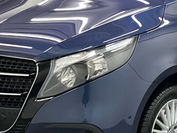 Mercedes V 220 - 6