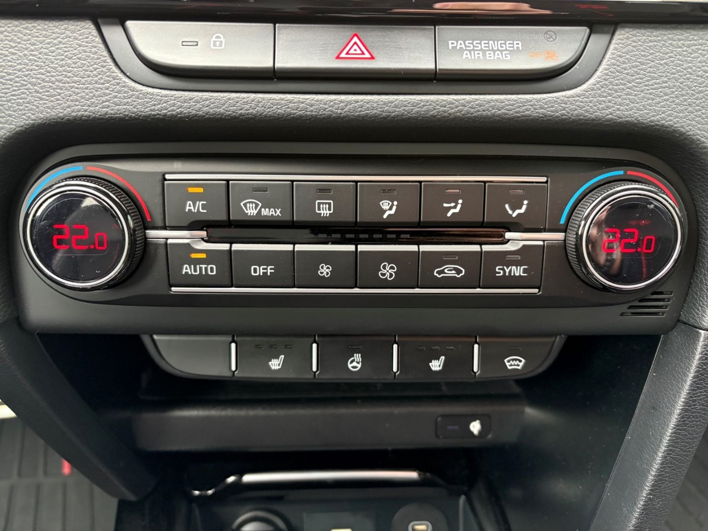 Fahrzeugabbildung Kia ProCeed GT VerkehrszeichER Kamera TotWinkASS AHK