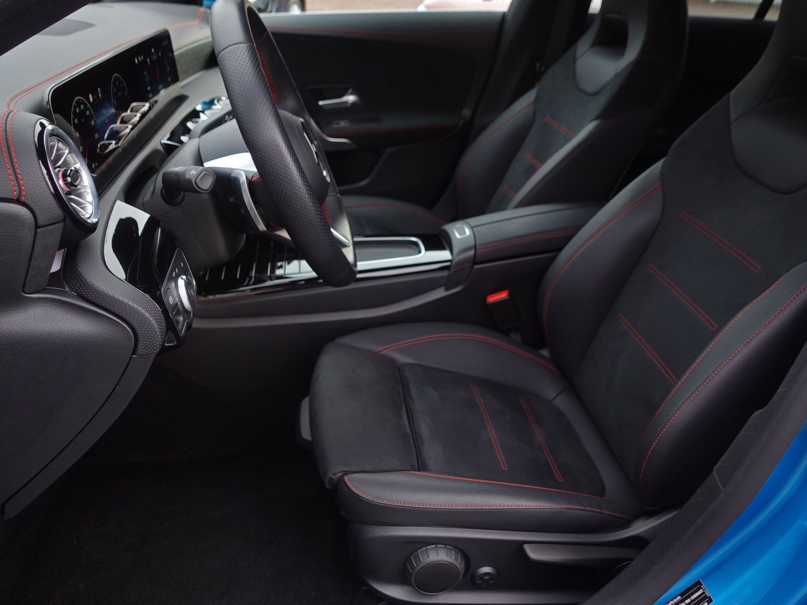 Fahrzeugabbildung Mercedes-Benz CLA 200 Shooting Brake 7GDCT AMG-Line MBUX MBEAM