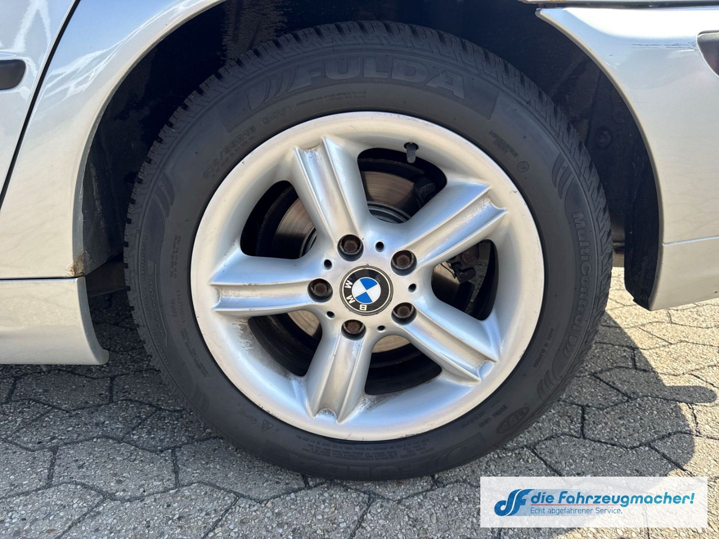 Fahrzeugabbildung BMW 318 i Klimaautom SD PDC Alu Sportfahrwerk Multif