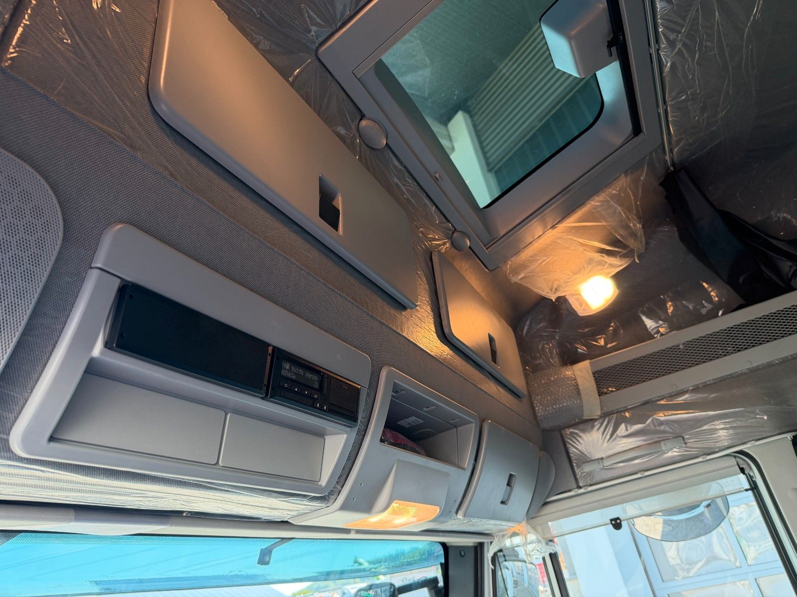 Fahrzeugabbildung Iveco Eurocargo ML140E28/P Bett AHK Klima Standheizung