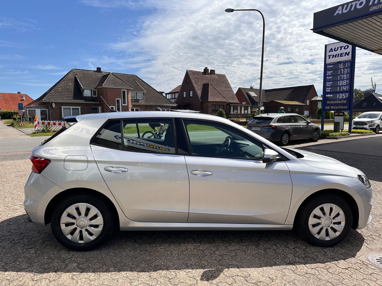 Fahrzeugabbildung SKODA Fabia 1.0 MPI Ambition APP/Klima/GJR
