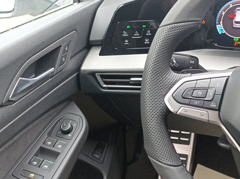 Fahrzeugabbildung Volkswagen Golf Vr. 8 1.5 eTSI R-Line DSG