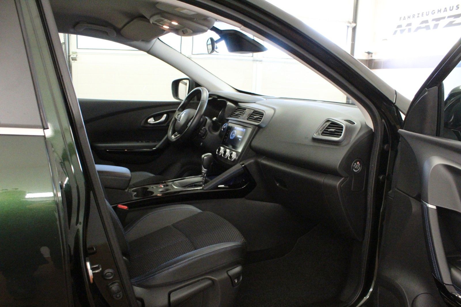 Fahrzeugabbildung Renault Kadjar TCe 140 EDC Limited  Automatik