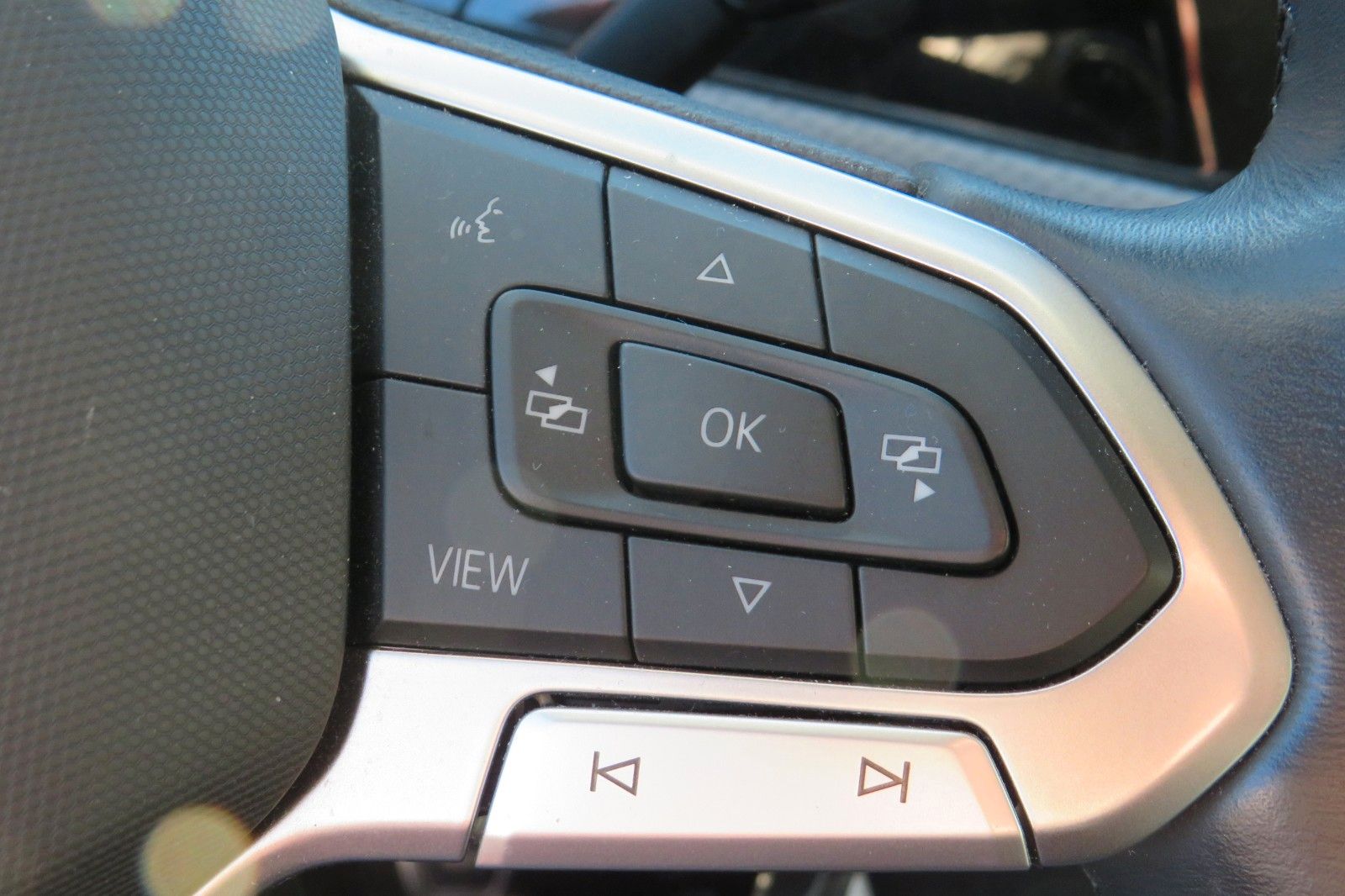 Fahrzeugabbildung Volkswagen T-Cross Active ACC NAVI APP GJ SITZH. PDC 1HD