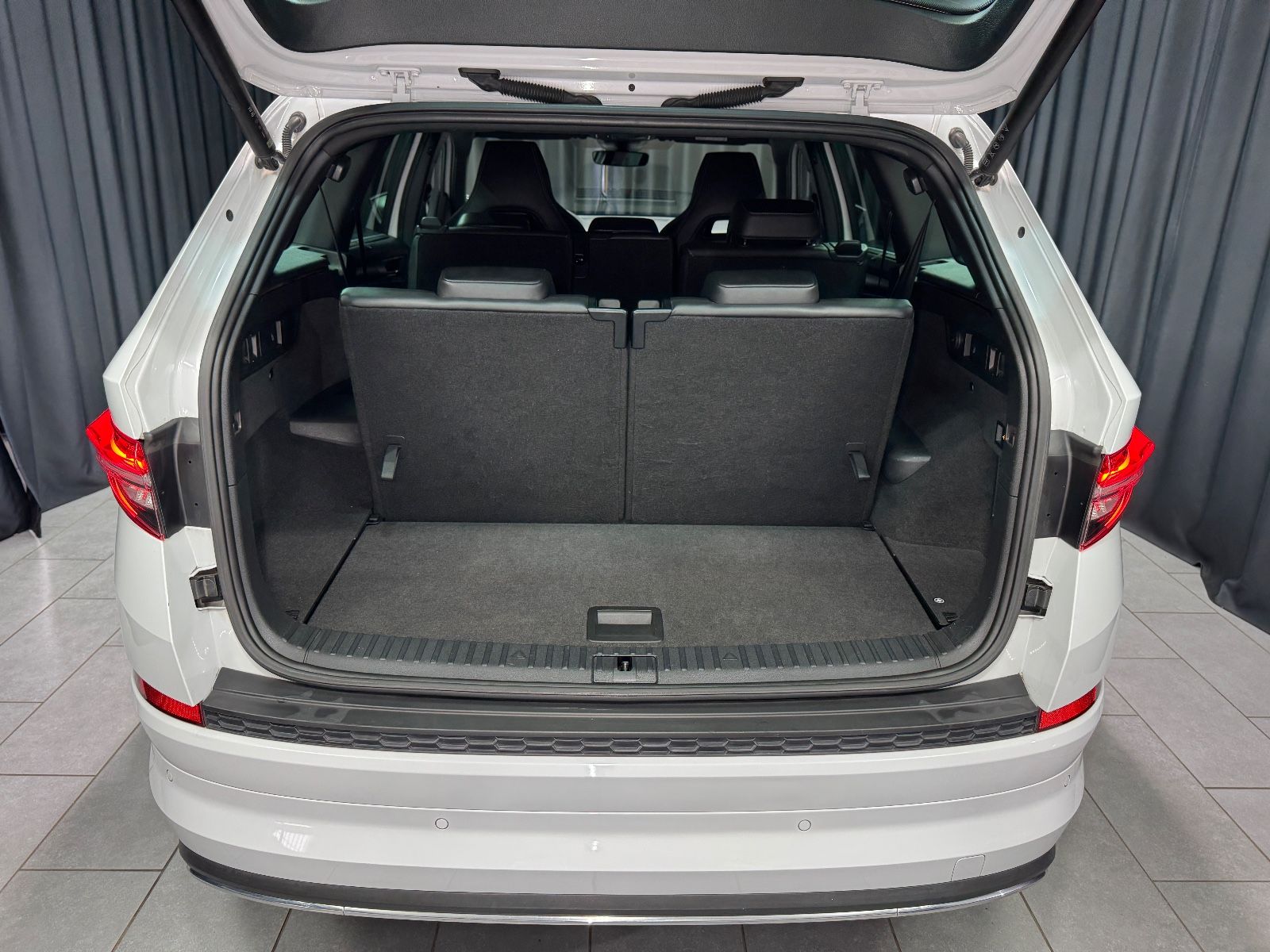 Fahrzeugabbildung SKODA Kodiaq Sportline 4x4|DSG|7-SITZER|AHK|ACC