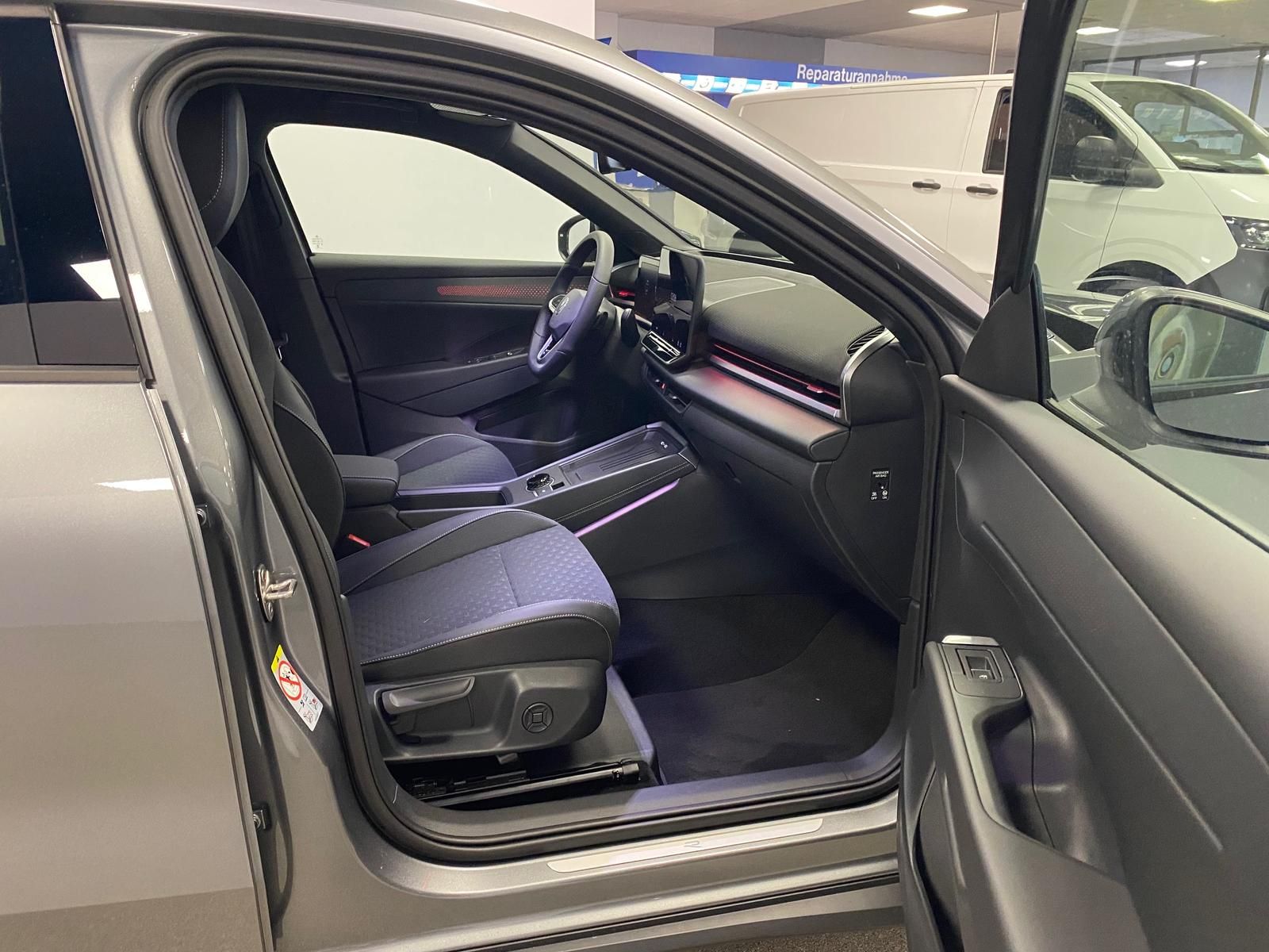 Fahrzeugabbildung Volkswagen T-Roc 1.5 eTSI R-Line NEUES MODELL AHK+ACC+KAMER