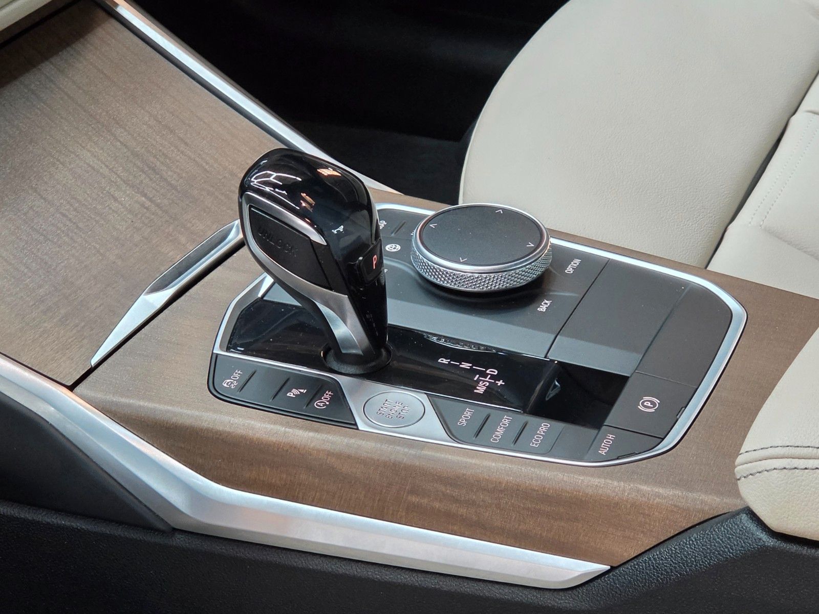 BMW 320 i xDrive M Sport/Head-Up/Driving-Assistant foto 13