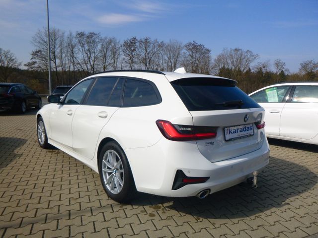 Fahrzeugabbildung BMW 320d Touring >HeadUp/AHK/LED/PANO/PDC/SHZ<